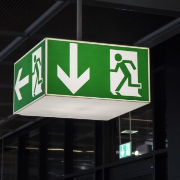 Sinal de saída iluminado verde